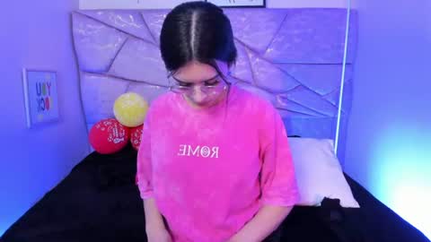 Snapshot of amara_velle chatting on June 30, 12:17 pm amara velle online show from June 30, 12:17 pm