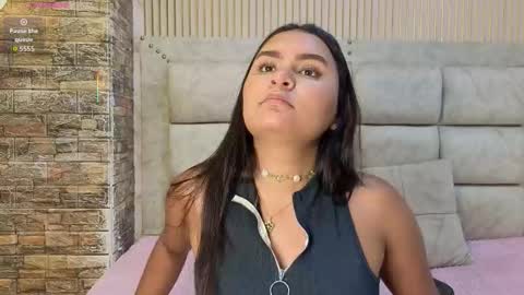 Snapshot of amarahanks_ chatting on December 17, 7:42 pm amarahanks_ online show from December 17, 7:42 pm