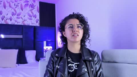 Emily online show from February 4, 1:48 pm