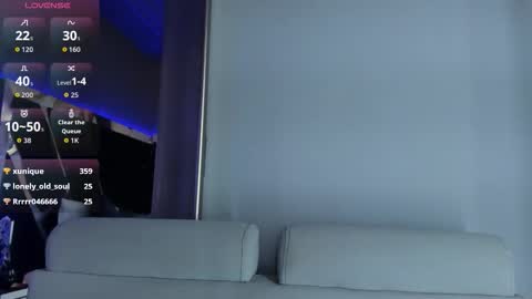 Emily online show from December 13, 7:53 pm