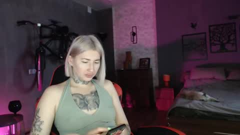 Snapshot of amayamalina chatting on December 12, 7:08 am Malina online show from December 12, 7:08 am