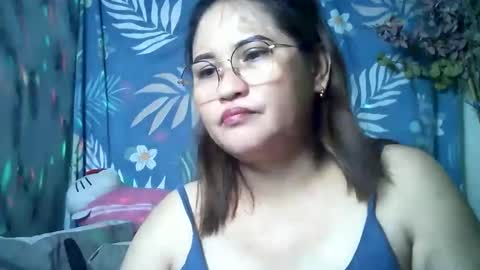 amazing angel online show from May 10, 11:43 pm