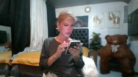 Snapshot of amazingbombshellx chatting on October 19, 3:29 am kendra online show from October 19, 3:29 am