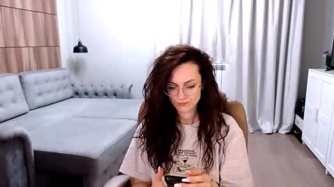 Snapshot of amazingeyes89 chatting on March 3, 10:06 am Izza online show from March 3, 10:06 am