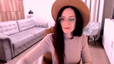 Snapshot of amazingeyes89 chatting on November 28, 12:52 pm Izza online show from November 28, 12:52 pm