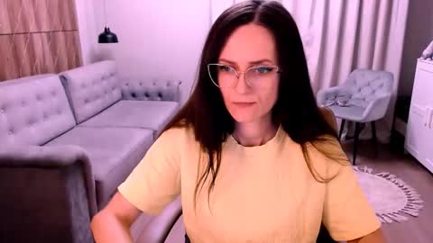 Snapshot of amazingeyes89 chatting on December 16, 9:58 am Izza online show from December 16, 9:58 am