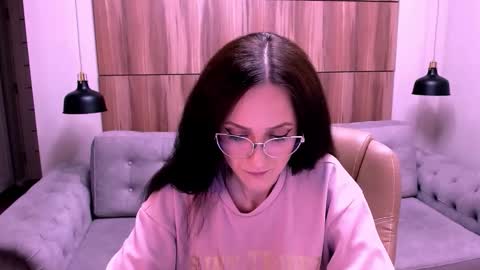 Izza online show from May 10, 2:44 pm