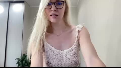 Snapshot of amazingkelly chatting on June 28, 6:08 am Kelly online show from June 28, 6:08 am