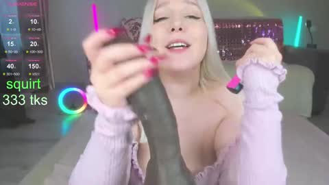 Snapshot of amazongirls chatting on February 10, 10:53 am Im Mandy and I love to play in public and do crazy in PVT online show from February 10, 10:53 am