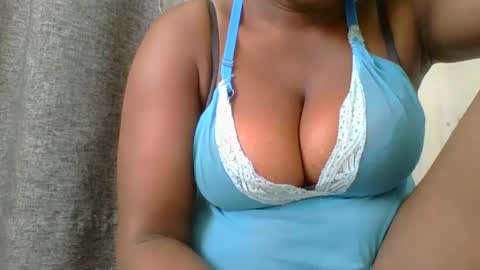 Mia online show from December 28, 9:52 am