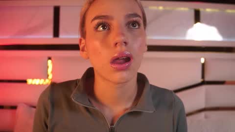 Julieta  online show from December 16, 11:37 am