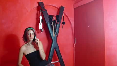 ambar_roux1 online show from March 1, 5:16 pm