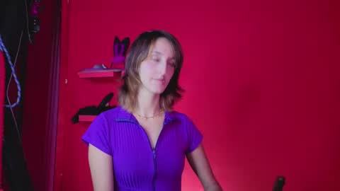 ambar_roux1 online show from October 27, 1:04 pm