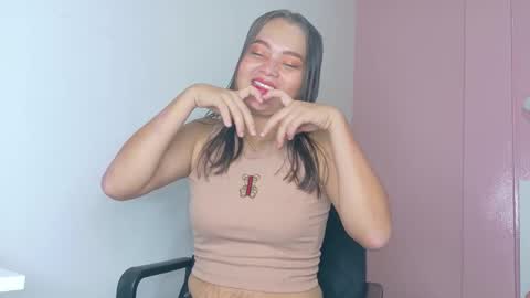 Snapshot of ambargiil__ chatting on December 3, 11:41 am A M B A R online show from December 3, 11:41 am