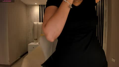 Snapshot of ambarjames_ chatting on May 24, 11:26 am Ambar online show from May 24, 11:26 am