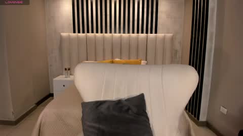 Snapshot of ambarjames_ chatting on June 3, 11:35 am Ambar online show from June 3, 11:35 am
