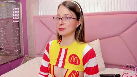 Snapshot of ambeerrwood_ chatting on January 14, 2:53 pm . Amber Wood . online show from January 14, 2:53 pm