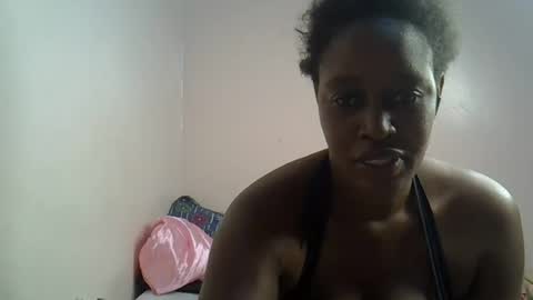 Snapshot of amber_cutie2 chatting on June 17, 11:23 am amber_cutie2 online show from June 17, 11:23 am