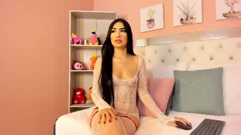 Snapshot of amber_rosen chatting on June 19, 4:33 pm A M B E R online show from June 19, 4:33 pm