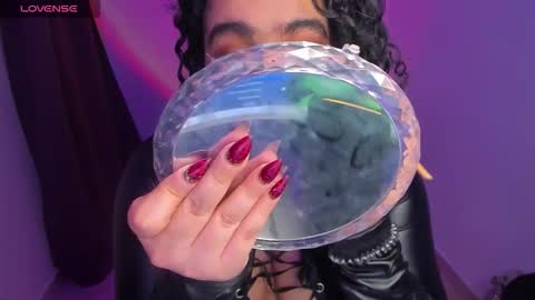 Snapshot of amber_smith20 chatting on November 9, 10:19 pm find me here --- online show from November 9, 10:19 pm