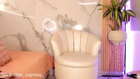 Snapshot of amber_sophie chatting on July 24, 7:23 pm Schedule 200pm to 900pm Col online show from July 24, 7:23 pm
