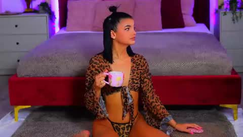 amberalena online show from August 4, 5:15 pm