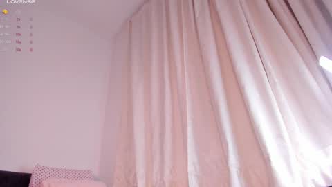 Snapshot of ambermiller04 chatting on December 16, 10:18 am Amber online show from December 16, 10:18 am