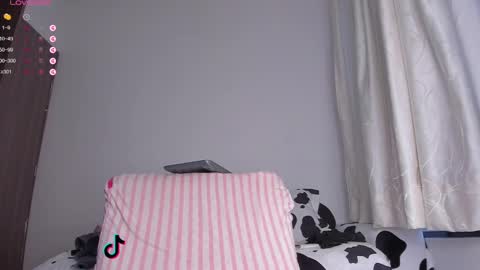 Snapshot of ambermiller04 chatting on February 10, 11:25 am Amber online show from February 10, 11:25 am