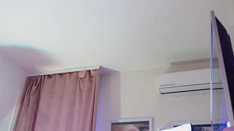 Amberseyes online show from June 8, 9:20 am