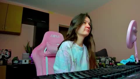 Snapshot of ameli_moon chatting on December 3, 11:30 am Eileen online show from December 3, 11:30 am