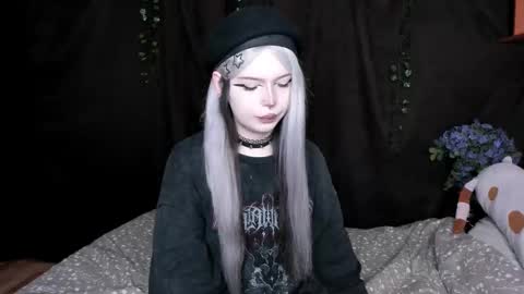 Snapshot of amelia__miller chatting on December 3, 8:12 am Amelia online show from December 3, 8:12 am