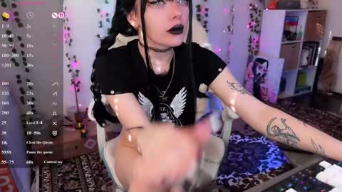 Amelia Aley  online show from June 3, 2:33 pm