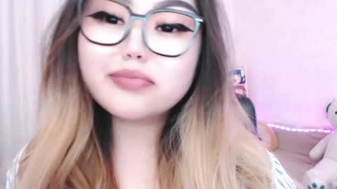 Snapshot of amelia_sunlight chatting on May 16, 4:28 pm Amelia online show from May 16, 4:28 pm