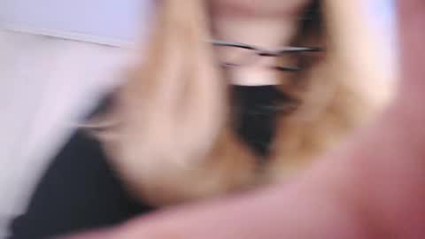 Snapshot of amelia_sunlight chatting on May 25, 4:13 pm Amelia online show from May 25, 4:13 pm