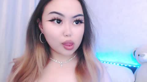 Snapshot of amelia_sunlight chatting on June 2, 7:05 pm Amelia online show from June 2, 7:05 pm