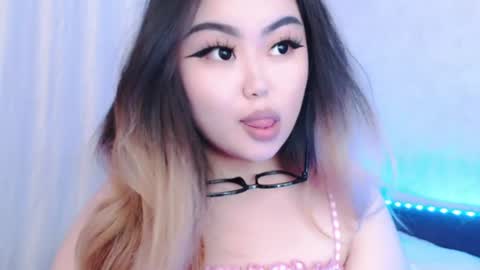 Snapshot of amelia_sunlight chatting on June 10, 5:23 pm Amelia online show from June 10, 5:23 pm