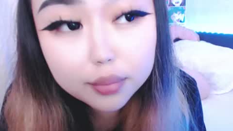 Snapshot of amelia_sunlight chatting on June 19, 5:17 pm Amelia online show from June 19, 5:17 pm