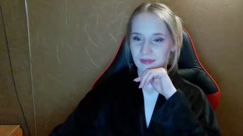 Snapshot of ameliaa333 chatting on July 1, 7:02 pm Amelia online show from July 1, 7:02 pm