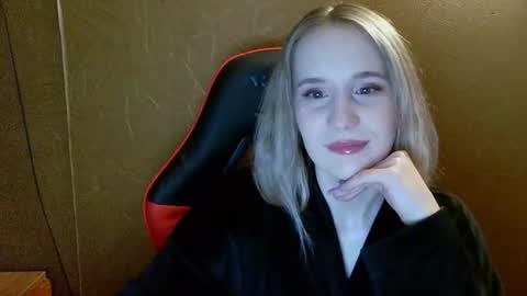 Snapshot of ameliaa333 chatting on July 7, 7:40 pm Amelia online show from July 7, 7:40 pm