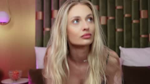 Amelia online show from January 25, 10:40 am