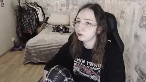 Snapshot of ameliakamishiro chatting on December 6, 2:06 pm Amelia online show from December 6, 2:06 pm