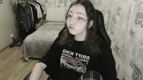 Snapshot of ameliakamishiro chatting on December 8, 1:47 pm Amelia online show from December 8, 1:47 pm