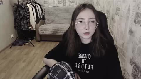 Snapshot of ameliakamishiro chatting on December 10, 3:44 pm Amelia online show from December 10, 3:44 pm