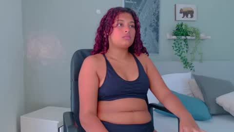 Snapshot of amelialaurent_ chatting on July 21, 6:43 pm amelialaurent_ online show from July 21, 6:43 pm