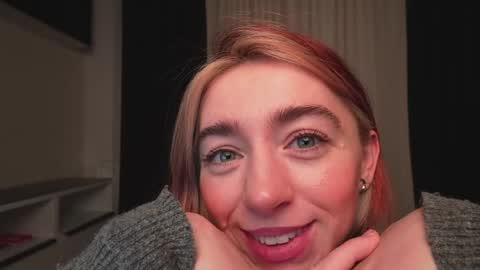 Snapshot of ameliamber0 chatting on December 17, 5:58 pm Amelia online show from December 17, 5:58 pm