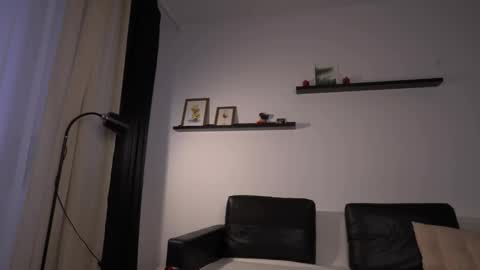 Snapshot of ameliamber0 chatting on November 30, 8:18 am Amelia online show from November 30, 8:18 am