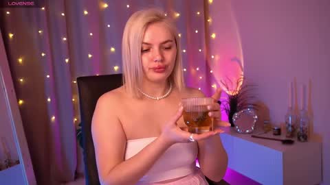  Amelia  online show from March 7, 3:03 am