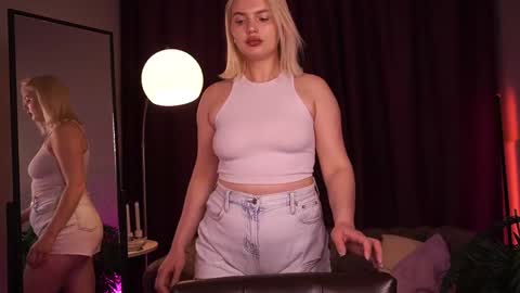  Amelia  online show from April 30, 3:57 am
