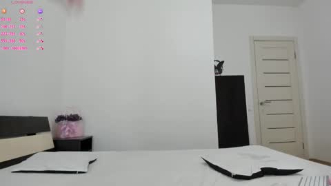 Snapshot of amelie_25 chatting on December 3, 12:29 am amelie_25 online show from December 3, 12:29 am