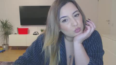 Snapshot of ameliesander chatting on December 13, 3:05 am ameliesander online show from December 13, 3:05 am